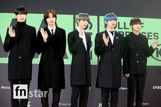 [포토] TXT, ‘멜론뮤직어워즈 신인상 수상’