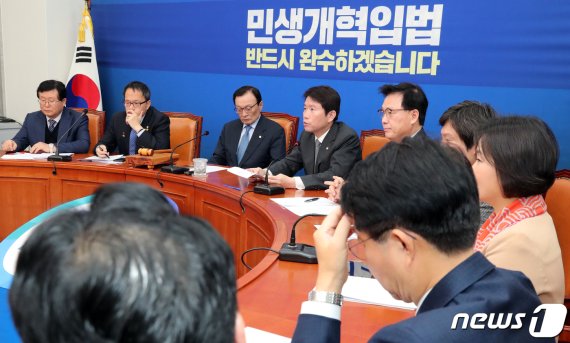 더불어민주당 최고위원회의. 2019.12.2/뉴스1 © News1 이종덕 기자