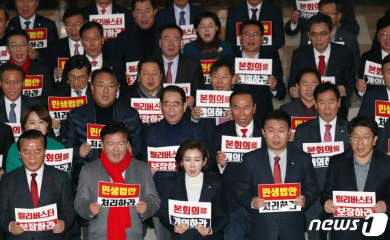 '국조·필리버스터' 강공 한국당, 민생외면 비판에도 '마이웨이'
