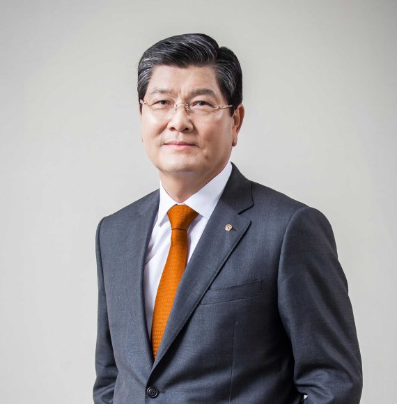 '보험업계 최장수 CEO' 차남규 한화생명 부회장 용퇴