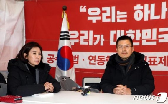 '국회 마비 책임' 설문조사, 민주당 35.1%·한국당은?