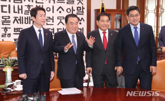 한국당 필리버스터 철회 보류…국회 정상화 다시 '빨간불'