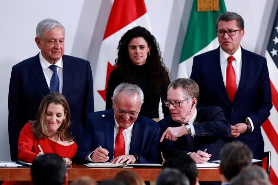 Mexico's President Andres Manuel Lopez Obrador looks on as Canadian Deputy Prime Minister Chrystia Freeland, Mexican Deputy Foreign Minister for North America Jesus Seade, and U.S. Trade Representative Robert Lighthizer sign documents during a meeting at the Presidential Palace, in Mexico City, Mexi