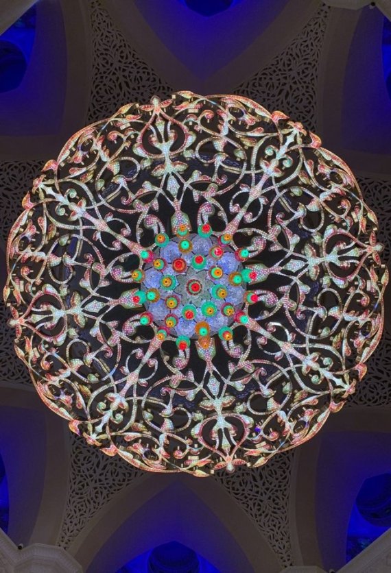 2톤에 달하는 스와로브스키 크리스털로 장식된 샹들리에© 뉴스1