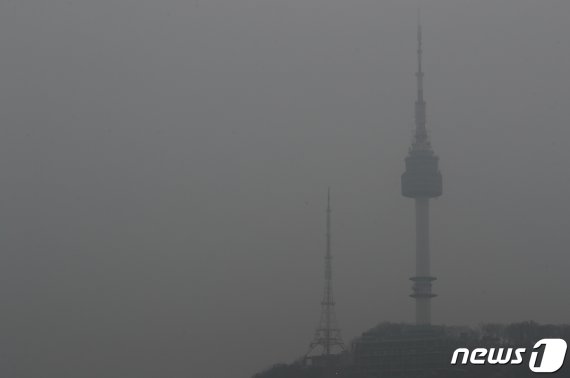 "미세먼지 비상저감조치 '차량 2부제' 민간 확대돼야"