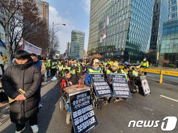 전장연, 설요한 동료지원가 장례식 © 뉴스1 서혜림 기자