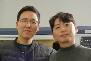 [연구진사진] 김남우 연구원 (왼쪽) 이강민 연구원 /사진=UNIST
