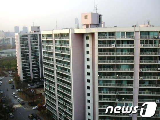 서울 강남의 리모델링을 추진하고 있는 한 아파트 전경. / 사진=뉴스1