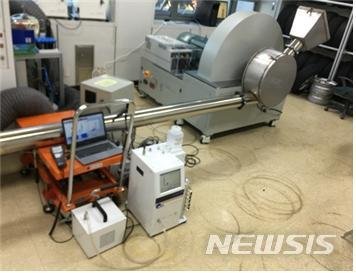 한국기계연구원 그린동력연구실 이석환 책임연구원 연구팀이 개발한 타이어 마모 발생 미세먼지 측정을 위한 시뮬레이터.