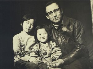 아버지와 딸들의 옛 사진 ⓒ인디스토리