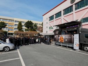 교촌, 배틀그라운드 모바일 고교대항전 우승 학교에 시식행사 진행