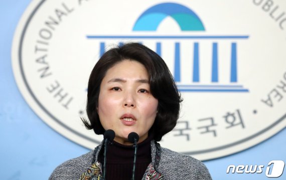 한국당 "文정부, 규제 칼자루 쥐었다고 시장과 싸움 궁리만"