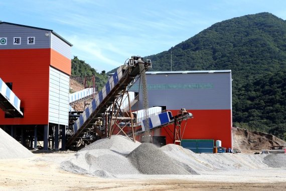 석산개발 최강…돌을 자갈&middot;모래로 바꾸는'金같은 기술'보유[Only one 1등 기업만 살아남는다]