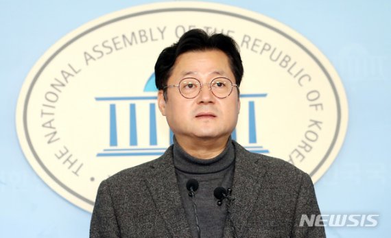 與 "한국당, 극우세력과 국회 침탈…민생 국회 임하라"