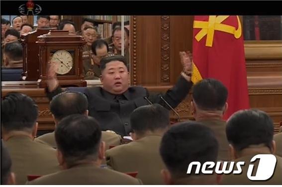 김정은 북한 국무위원장이 노동당 중앙군사위원회 제7기 제3차 확대회의를 주재했다고 노동당 기관지 노동신문이 22일 보도했다. 신문은 회의에서 '자위적 국방력을 계속 가속적으로 발전시키기 위한 핵심적인 문제들이 토의되었다＂fk고 밝혔다. (조선중앙TV 캡처)
