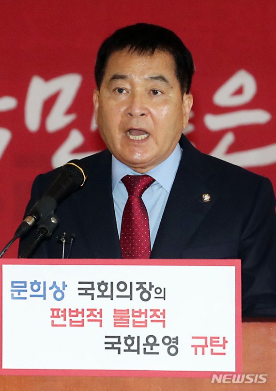 한국당 "날치기 지역구 세습하려 필리버스터…비정상 규탄"