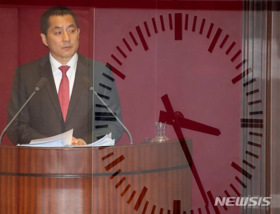 이정미, '6411초' 동안 필리버스터…박대출, 최장시간 기록