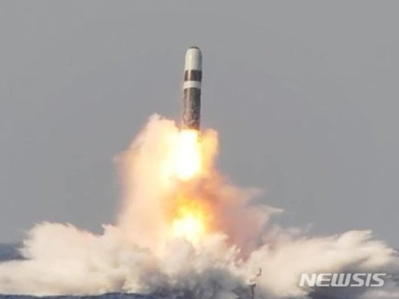 중국은 지난달 말 3세대 잠수함 발사 탄도 미사일(SLBM) 쥐랑-3 시험 발사에 성공했다. 쥐랑-3호는 사정 9000km 이상으로 미국 전역을 타격할 수 있다.(사진출처: 중국군망 캡처) 2018.12.21