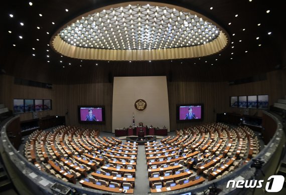 국회 본회의장 전경. 2019.12.25/뉴스1 © News1 김명섭 기자