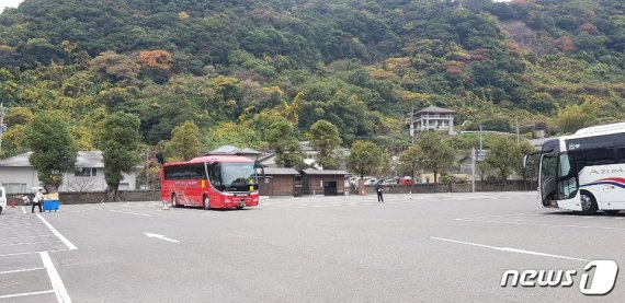 22일 가고시마 유명 관광지 시마즈 '센간엔' 주차장의 한산한 모습. © 뉴스1