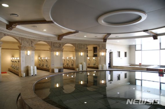 [서울=뉴시스] 경남 김해시 롯데워터파크 '티키 아일랜드 스파'