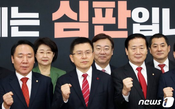 한국당 '의원직 총사퇴', 효과 있을까?…의원들 이견표출