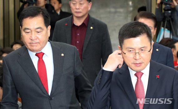 한국당 '의원 총사퇴' 약발 의문…결의 하루만에 반발 기류