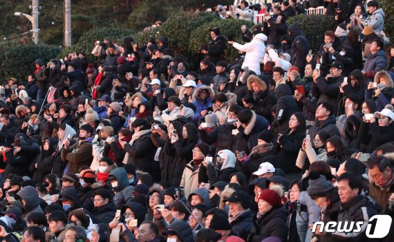 해맞이 명소 울산 간절곶.. 13만명 인파 운집 비상