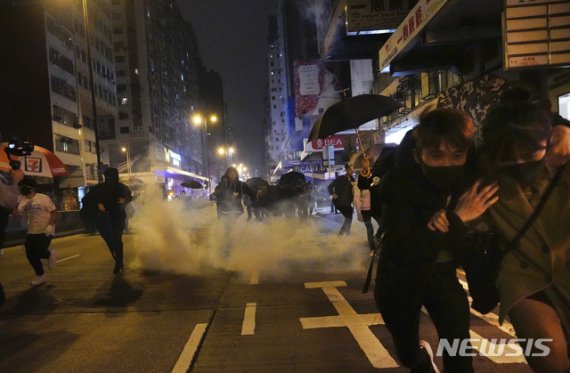 中, 홍콩 시위대응 못한 최고 책임자 교체
