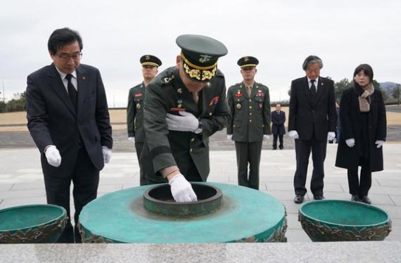 [fn포토] 진규상 해병대 9여단장, 제주4.3평화공원 첫 참배