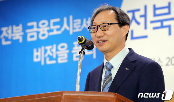 김성주 국민연금공단 이사장이 최근 사직서를 제출하자 노조가 그에 대한 성명서를 6일 발표했다.
