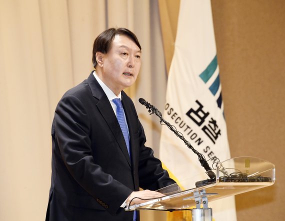윤석열 검찰총장이 2일 오후 서울 서초구 대검찰청에서 열린 2020년도 신년다짐회에서 신년사를 하고 있다. 사진=박범준 기자