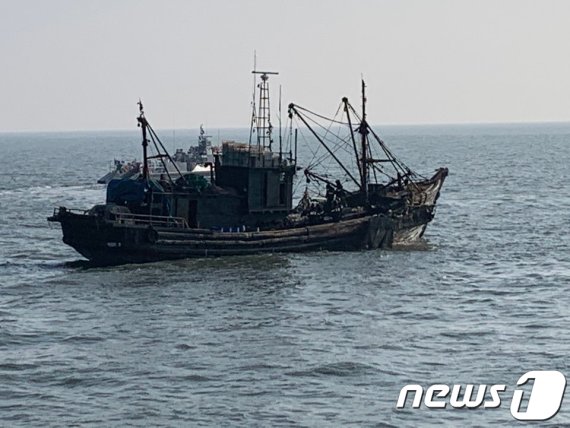 우리 바다에서 불법 조업 중인 중국 어선 / 사진=뉴스1