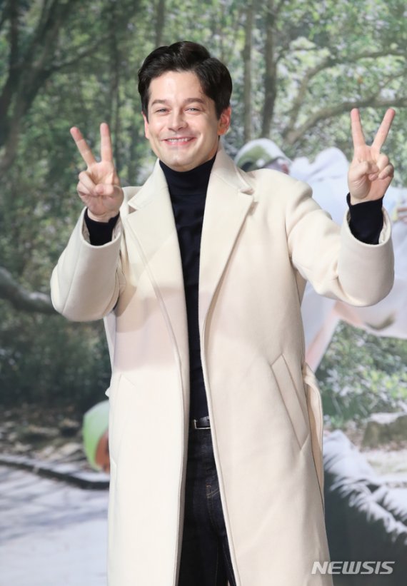 [서울=뉴시스] 조수정 기자 = MBN '친한예능' 배우 브루노 브루니 주니어가 7일 오전 서울 장충동 그랜드앰배서더서울 그랜드볼룸홀에서 열린 제작발표회에서 포즈를 취하고 있다. '친한예능'은 7일 첫방송을 시작으로 매주 화요일 밤 11시 방송한다. 2020.01.06. chocrystal@newsis.com