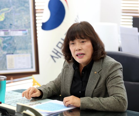 김현숙 새만금 개발청장은 새만금 성과 평가와 환경 분석 등을 토대로 향후 10년 새만금 개발 구상을 검토중이라고 밝혔다.