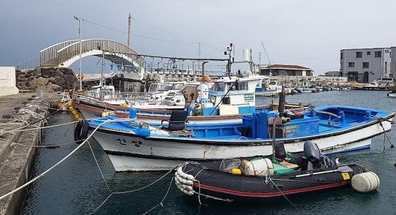 제주시는 어선어업 경쟁력 강화와 어업인 소득증대를 위해 어선자동화시설지원사업에 나선다. /fnDB