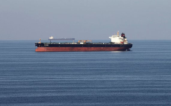 FILE PHOTO: Oil tankers pass through the Strait of Hormuz, December 21, 2018. REUTERS/Hamad I Mohammed/File Photo /REUTERS/뉴스1 /사진=