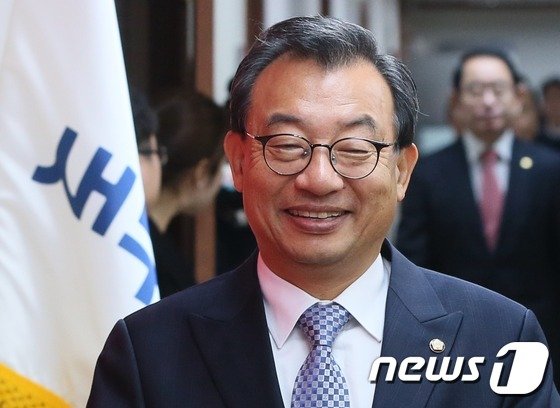'KBS 세월호 보도 개입' 이정현, 의미심장한 한마디 유죄면..