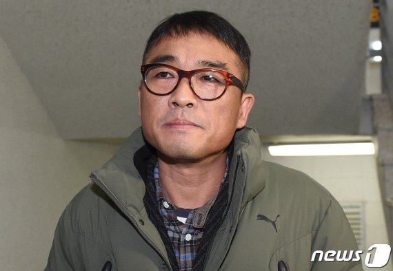 김건모 강간 혐의 항고 기각한 검찰 "불기소 처분 문제없다"
