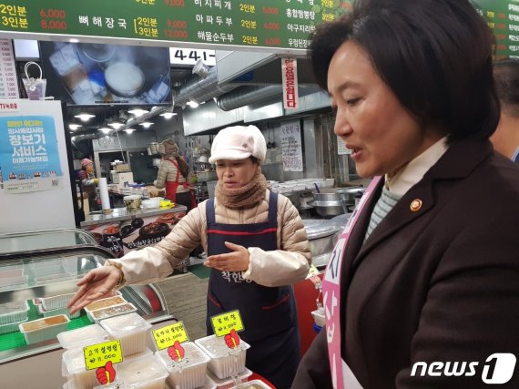 재래시장 한달새 매출 10% 껑충.. '암사종합시장' 가보니