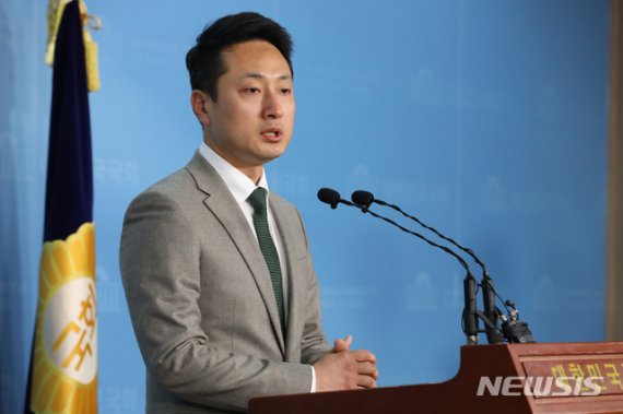 '전두환 저격수' 임한솔 정의당 탈당…4월 총선 출마 예정