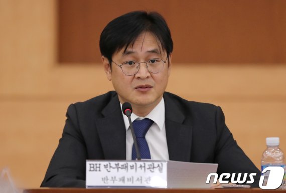 '정권수사' 지휘부 좌천된 날 박형철 소환…'靑수사개입' 진술 확보