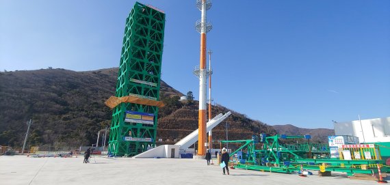 한국형발사체 개발 국내 200개 기업 참여… 내년 2월 우리기술으로 쏘아 올린다