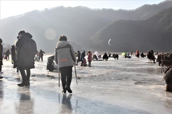 저녁무렵 빙어호 풍경. 사진=서정욱 기자