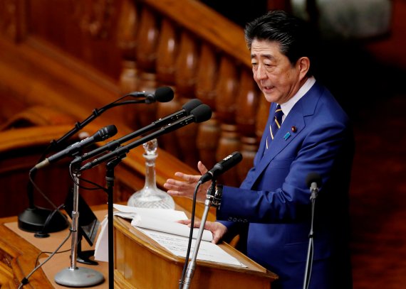 아베 신조 일본 초일가 지난 20일 정기국회 개원식에서 시정 방침 연설을 하고 있다. 로이터 뉴스1