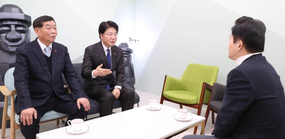 [fn포토] 최승현 제주도 행정부지사 20일 취임…공식업무 시작