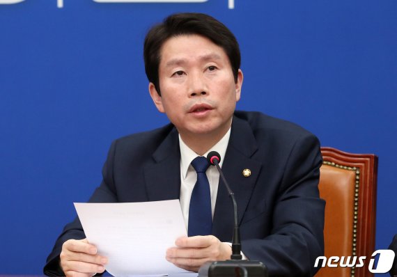 이인영 더불어민주당 원내대표는 21일 MBC라디오 김종배의 시선집중에 출연해 "경찰권력 분산은 국민의 명령"이라고 강조했다. 뉴스1