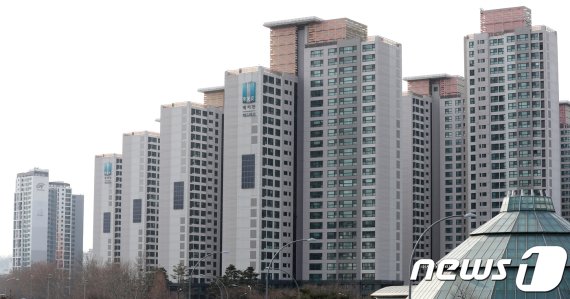 서울 서초구 반포동 래미안퍼스티지 아파트 전경.© News1 구윤성 기자
