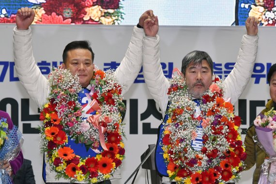 김동명 한국노총 신임 위원장(오른쪽)과 이동호 사무총장