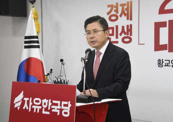 황교안 자유한국당 대표가 22일 서울 영등포구 당사에서 신년 기자회견을 하고 있다. 사진=박범준 기자